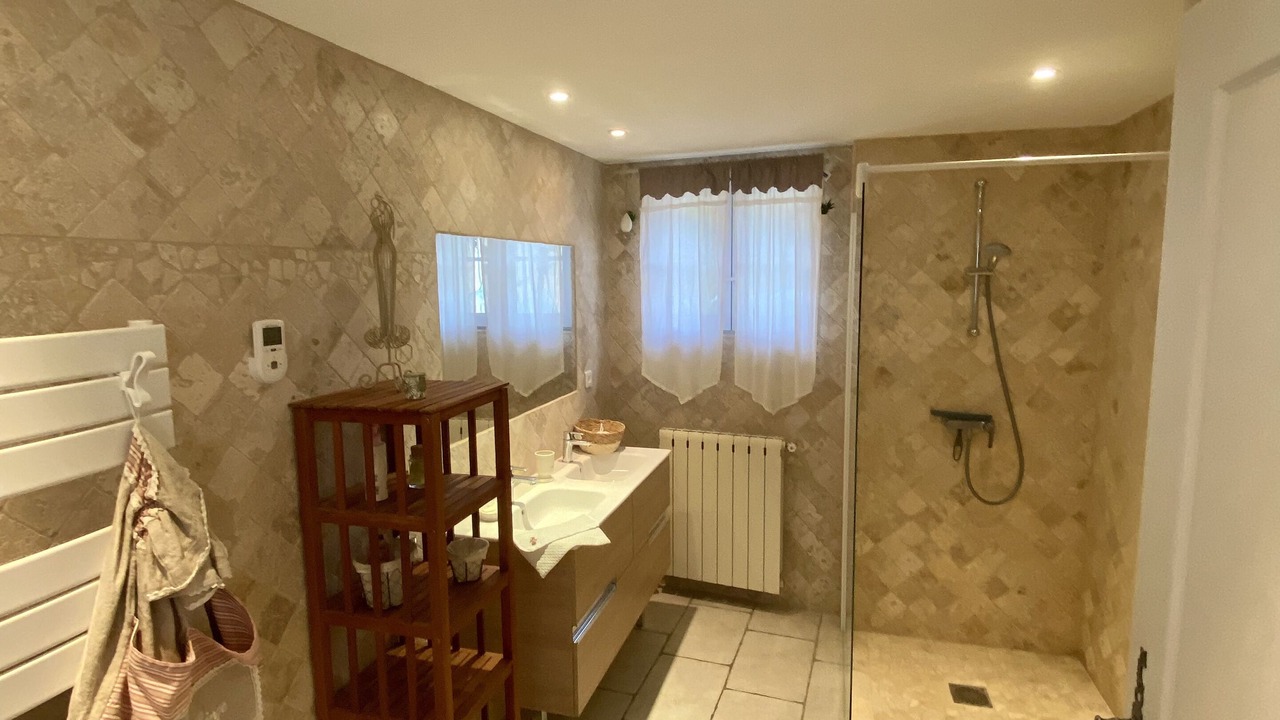Photo of Bathroom in Labaume