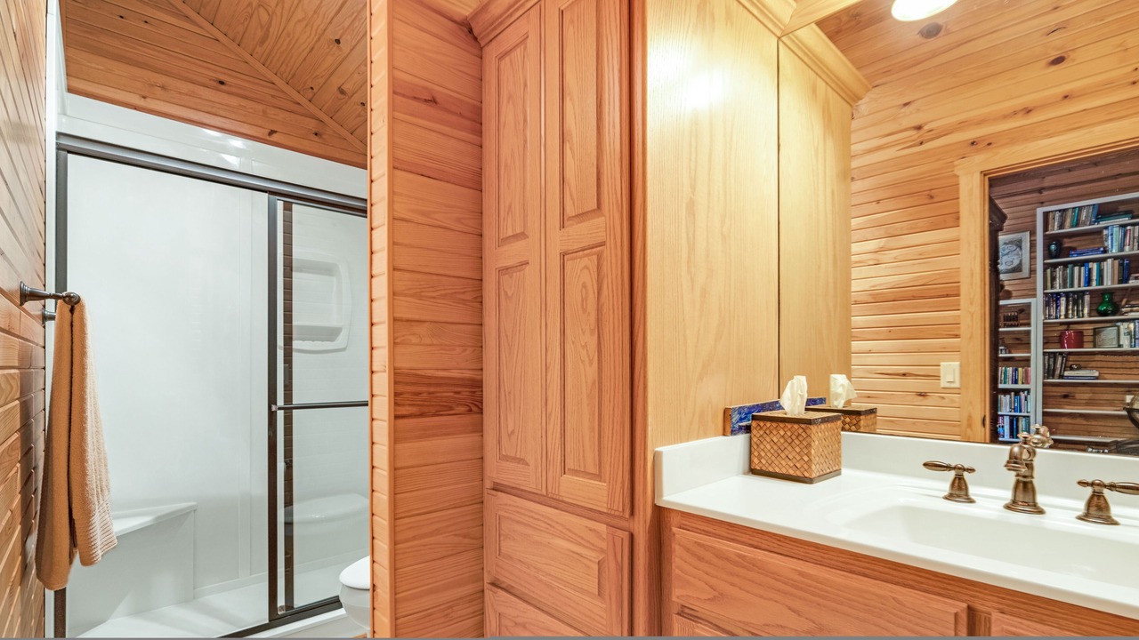 Photo of Bedroom in Hot Springs Village