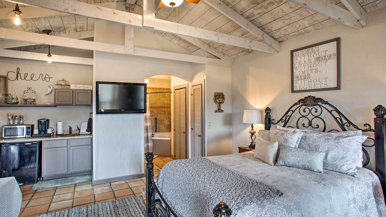 Photo of Bedroom in Pittsburg