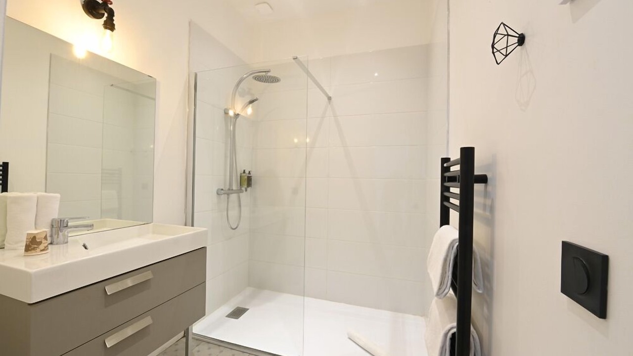 Photo of Bathroom in Lisieux