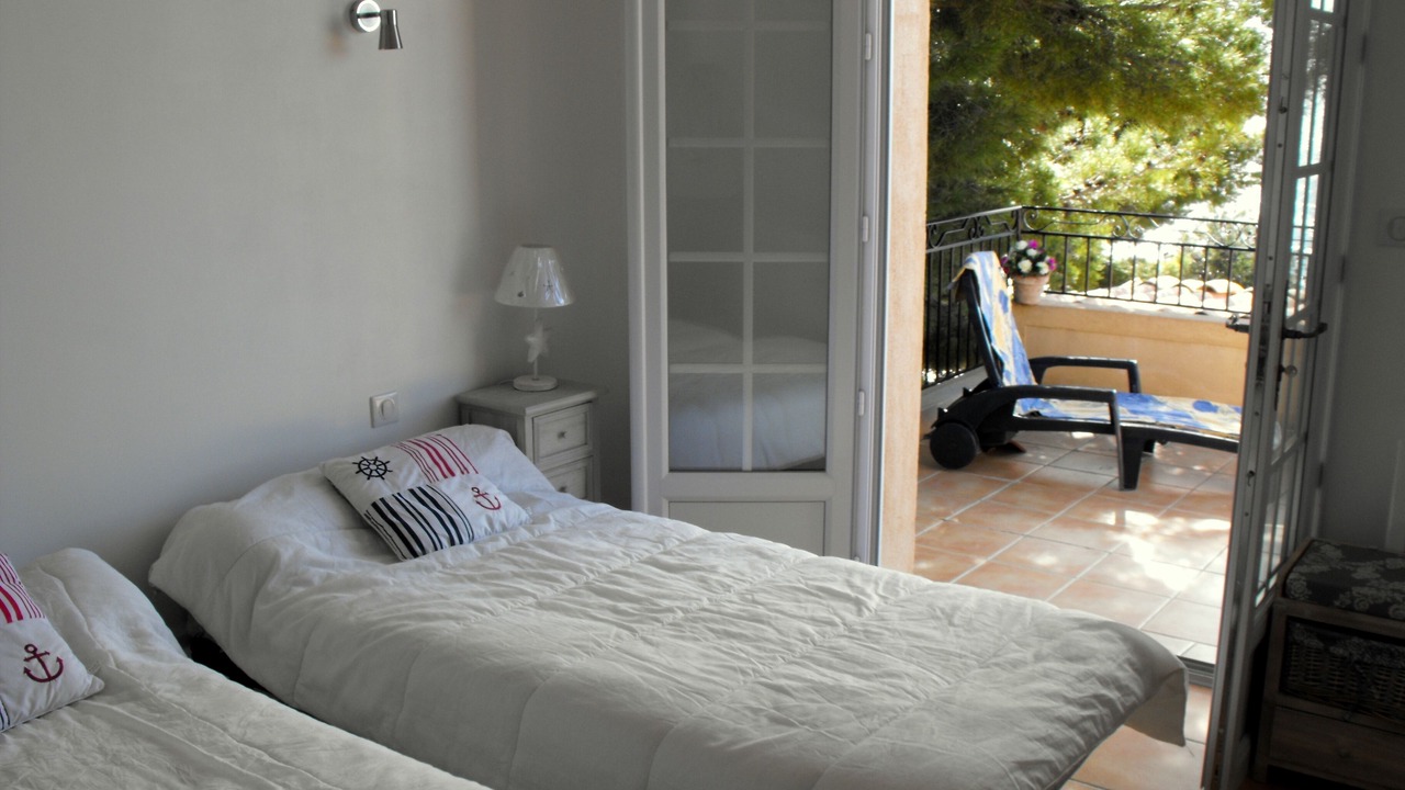 Photo of Bedroom in Ensues-la-Redonne