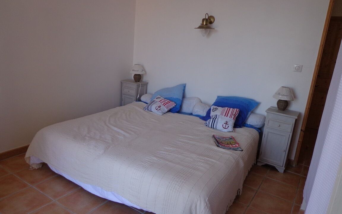 Photo of Bedroom in Ensues-la-Redonne
