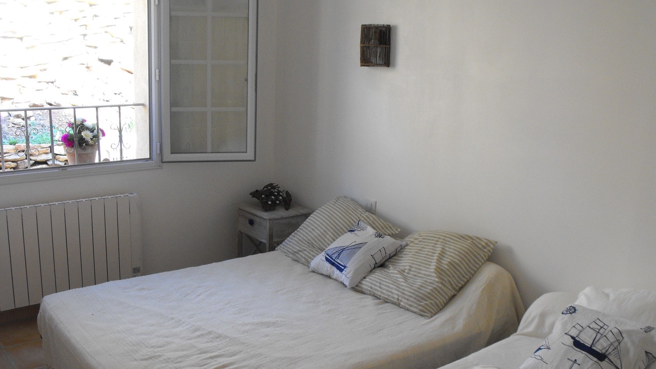 Photo of Bedroom in Ensues-la-Redonne