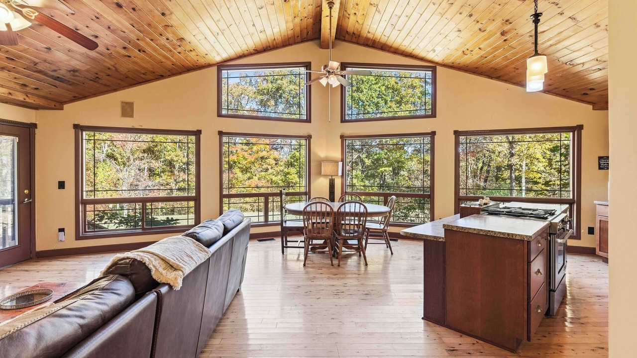 Photo of Livingroom in Sautee Nacoochee