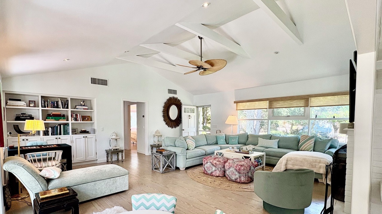 Photo of Livingroom in Beach Hampton