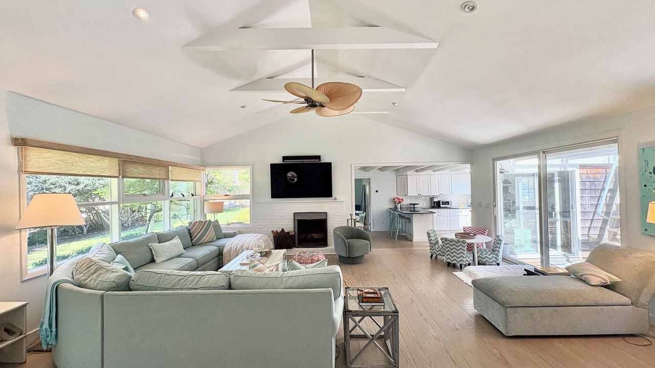 Photo of Livingroom in Beach Hampton