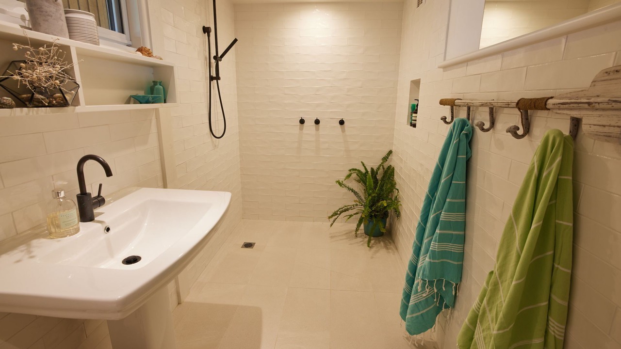 Photo of Bathroom in Lorne