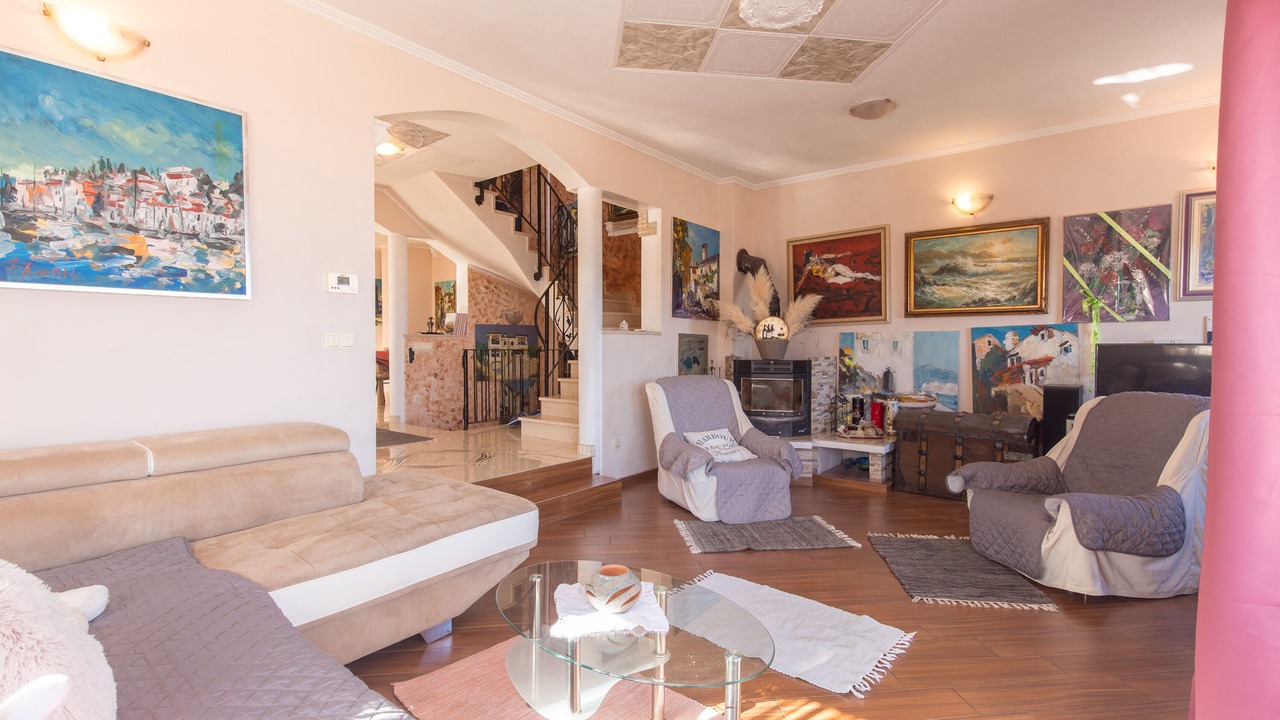 Photo of Livingroom in Opric
