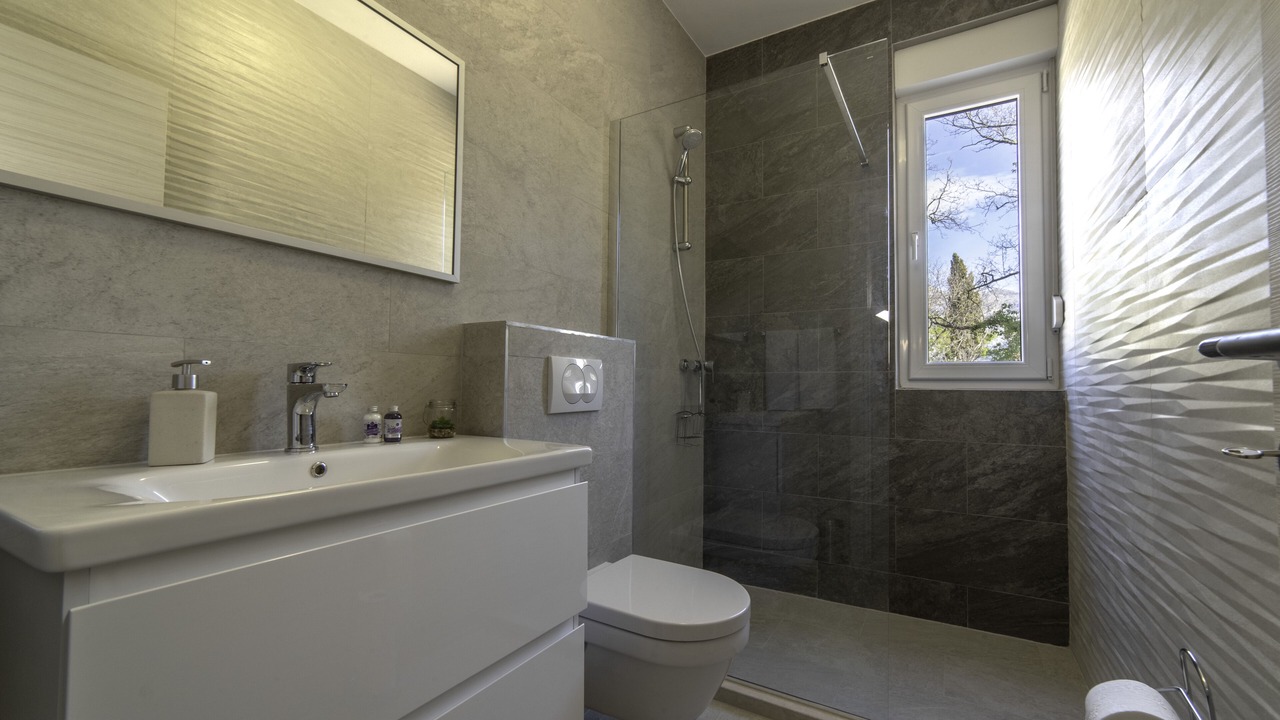 Photo of Bathroom in Komaji