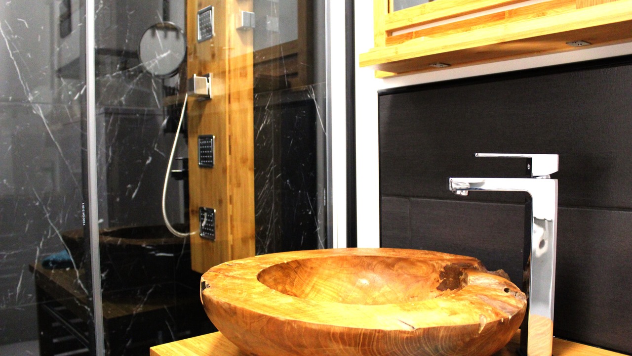 Photo of Bathroom in Lens