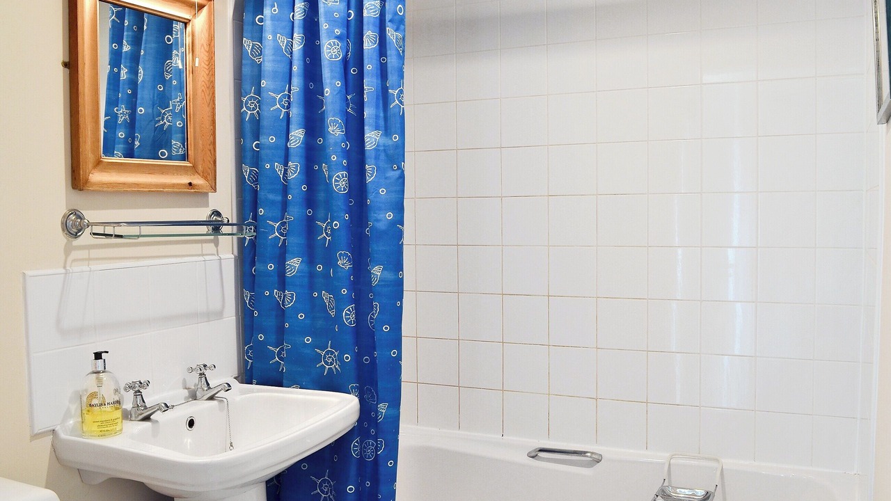 Photo of Bathroom in Longnor