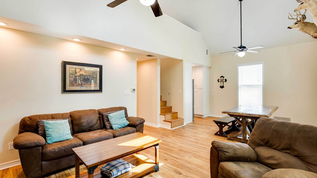 Photo of Livingroom in Emory