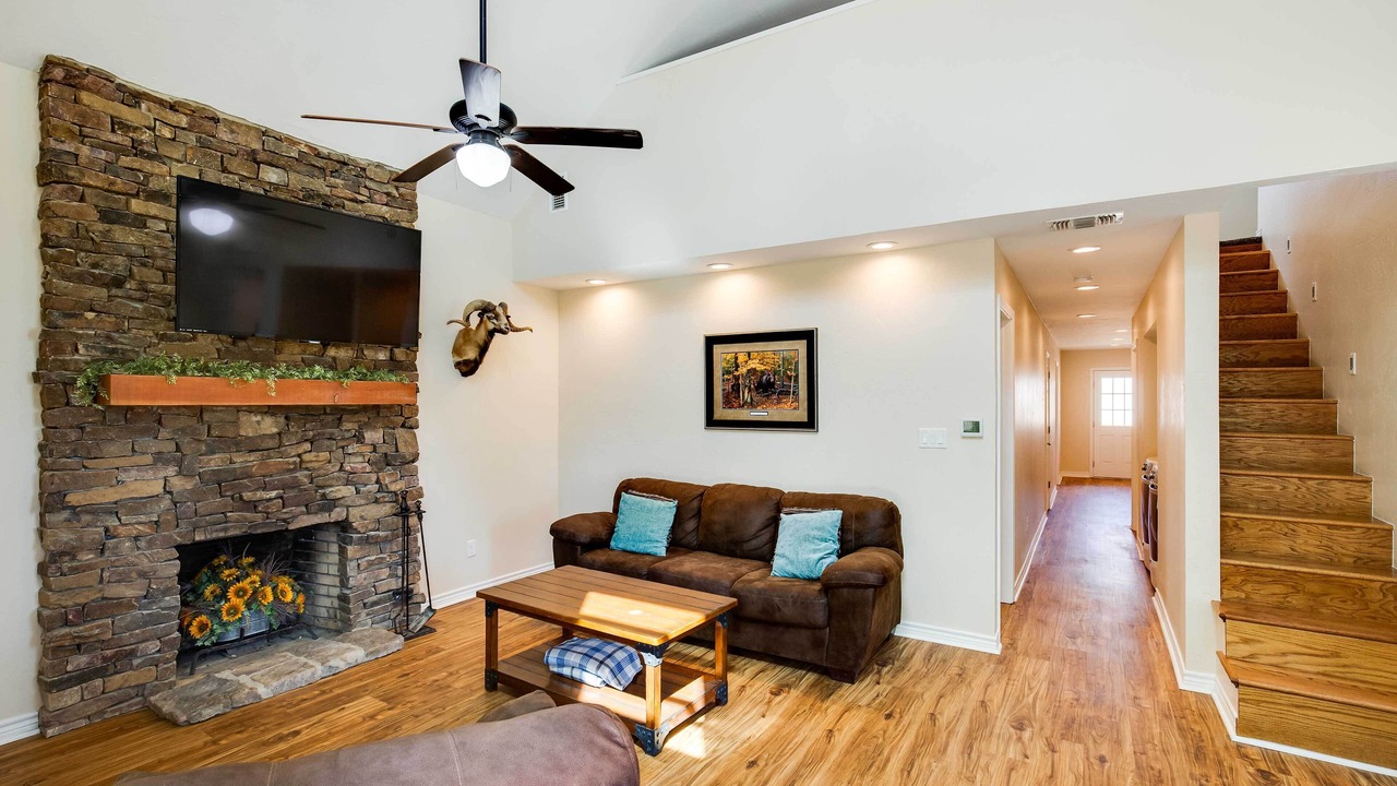 Photo of Livingroom in Emory
