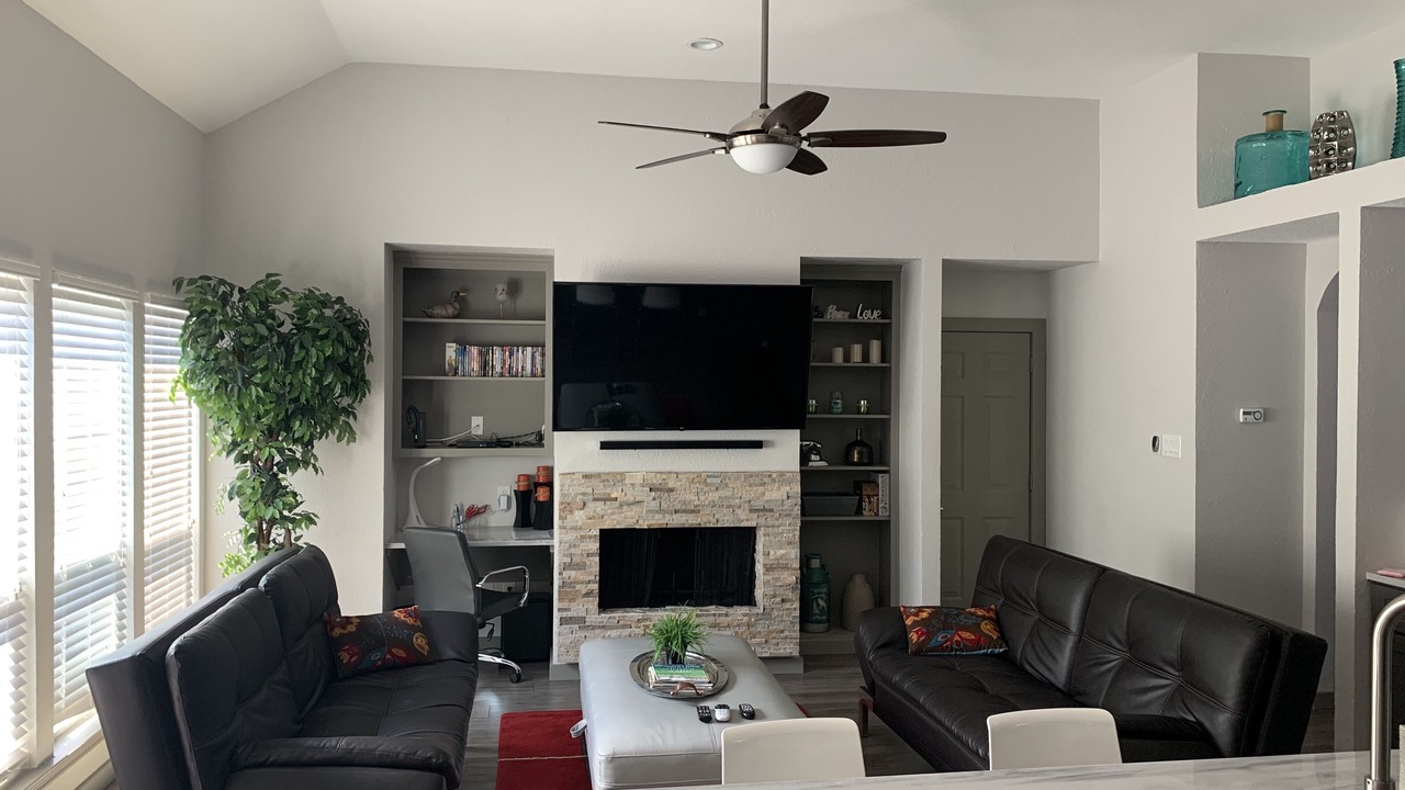 Photo of Livingroom in North Central Carrollton