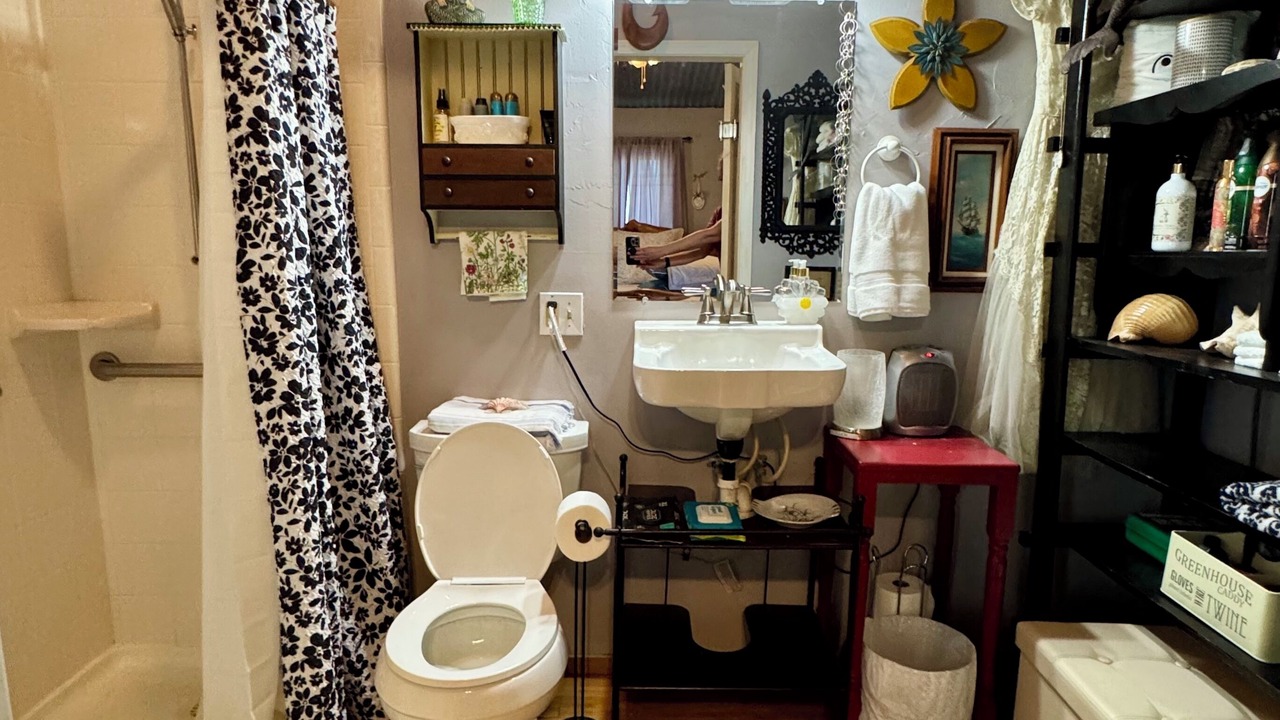 Photo of Bathroom in Round Mountain