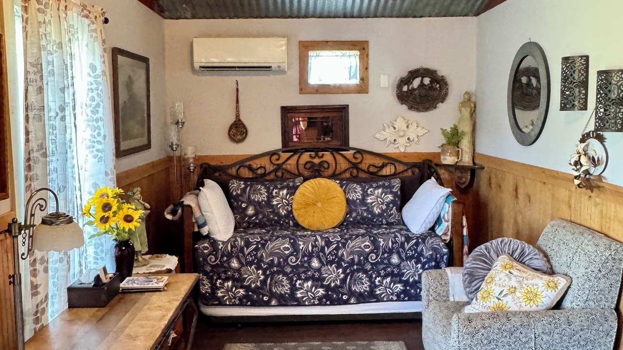 Photo of Livingroom in Round Mountain