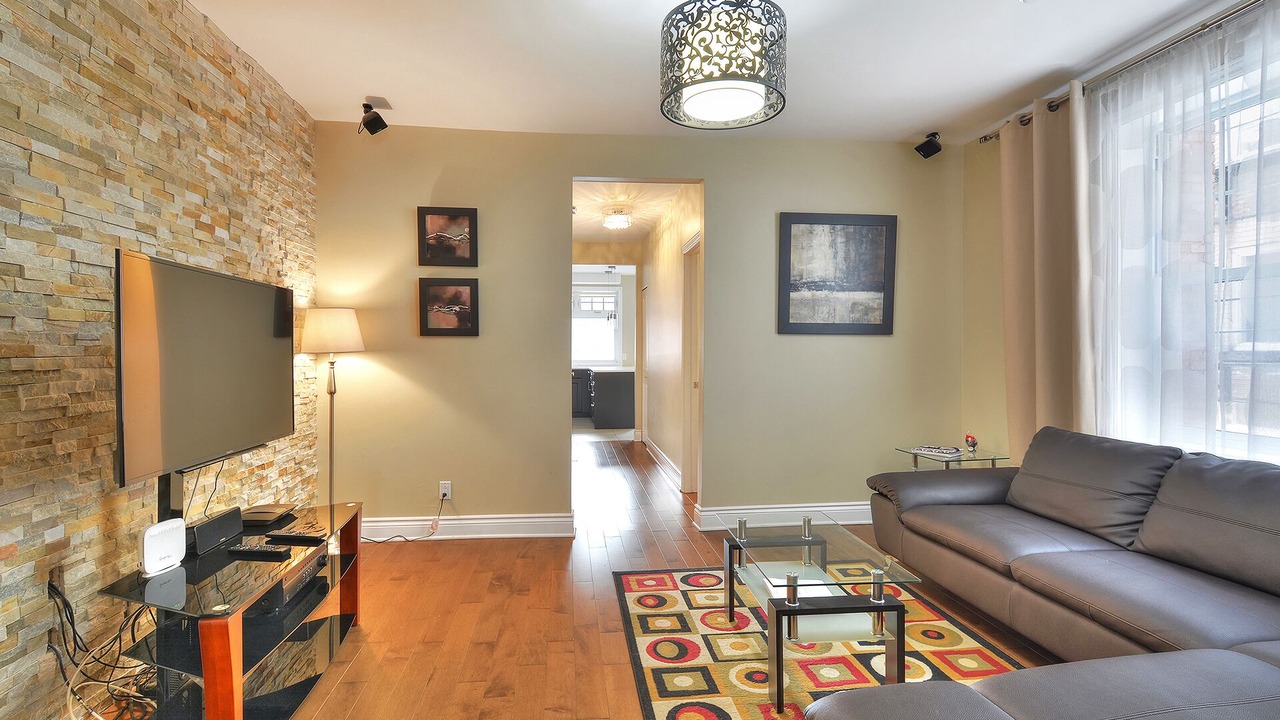 Photo of Livingroom in Cote-Des-Neiges—Notre-Dame-De-Grace