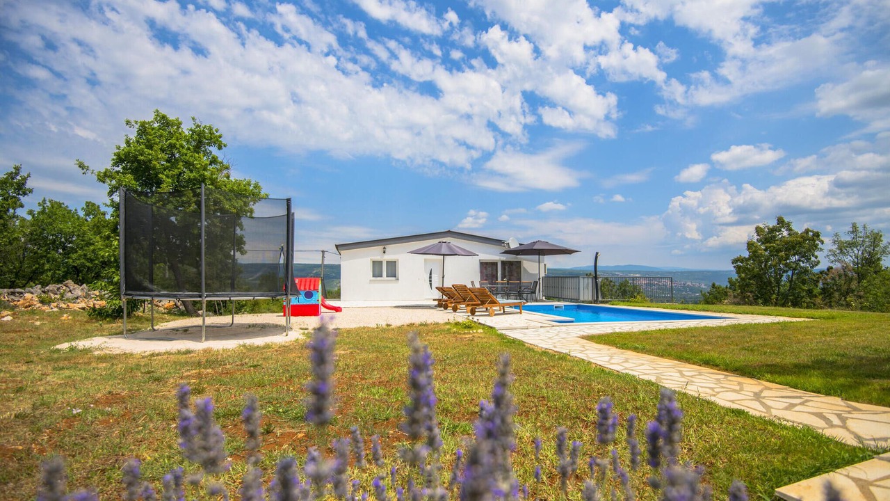 Photo of Outdoor in Grubine