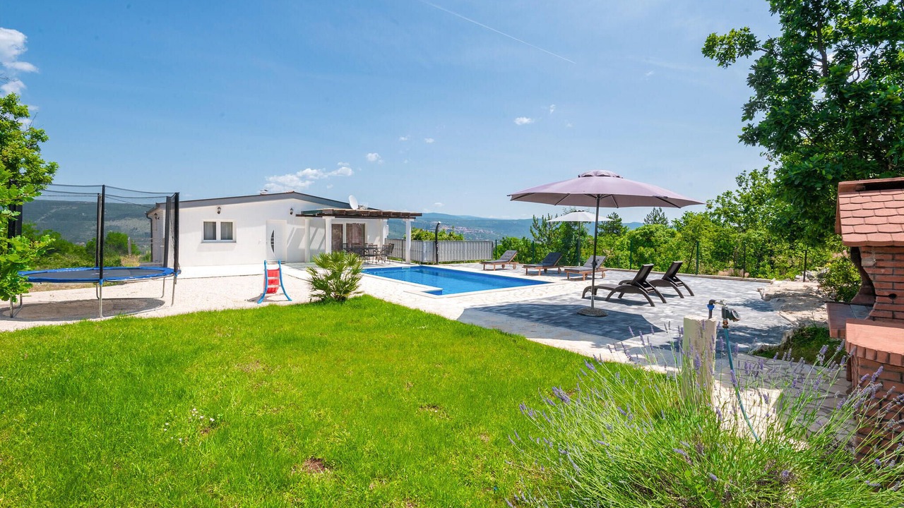 Photo of Outdoor in Grubine