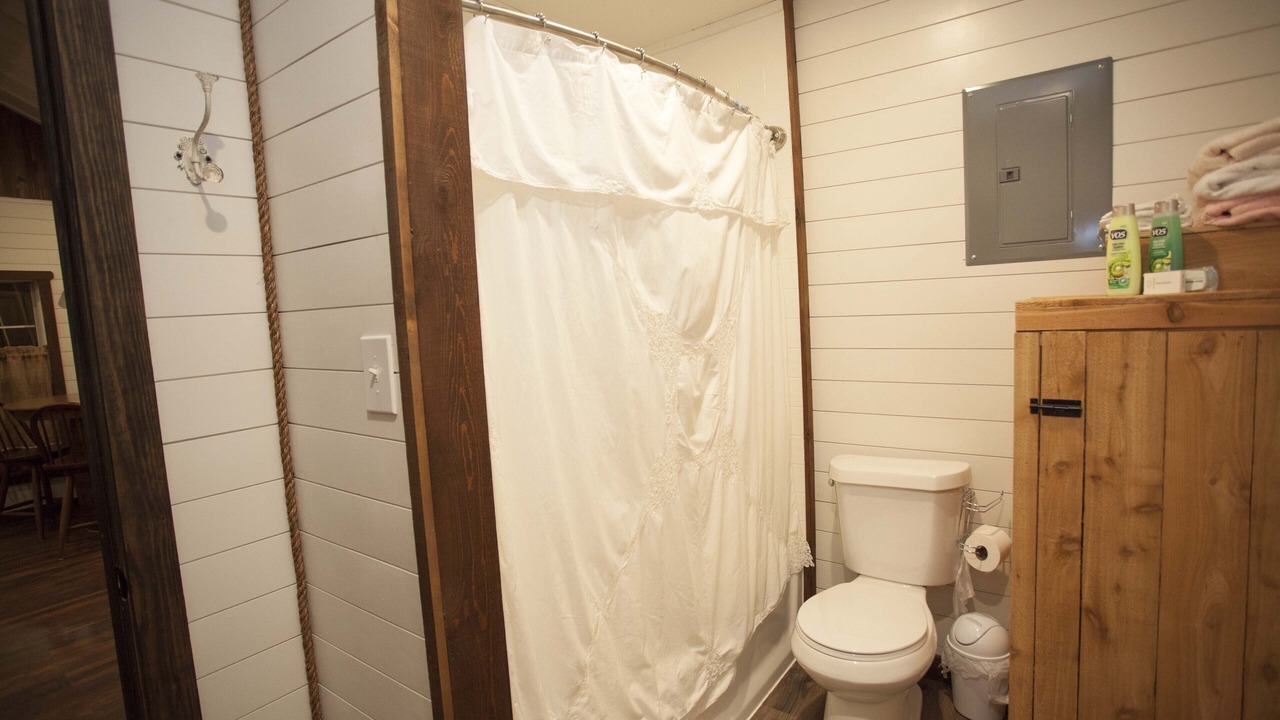 Photo of Bathroom in Deweyville