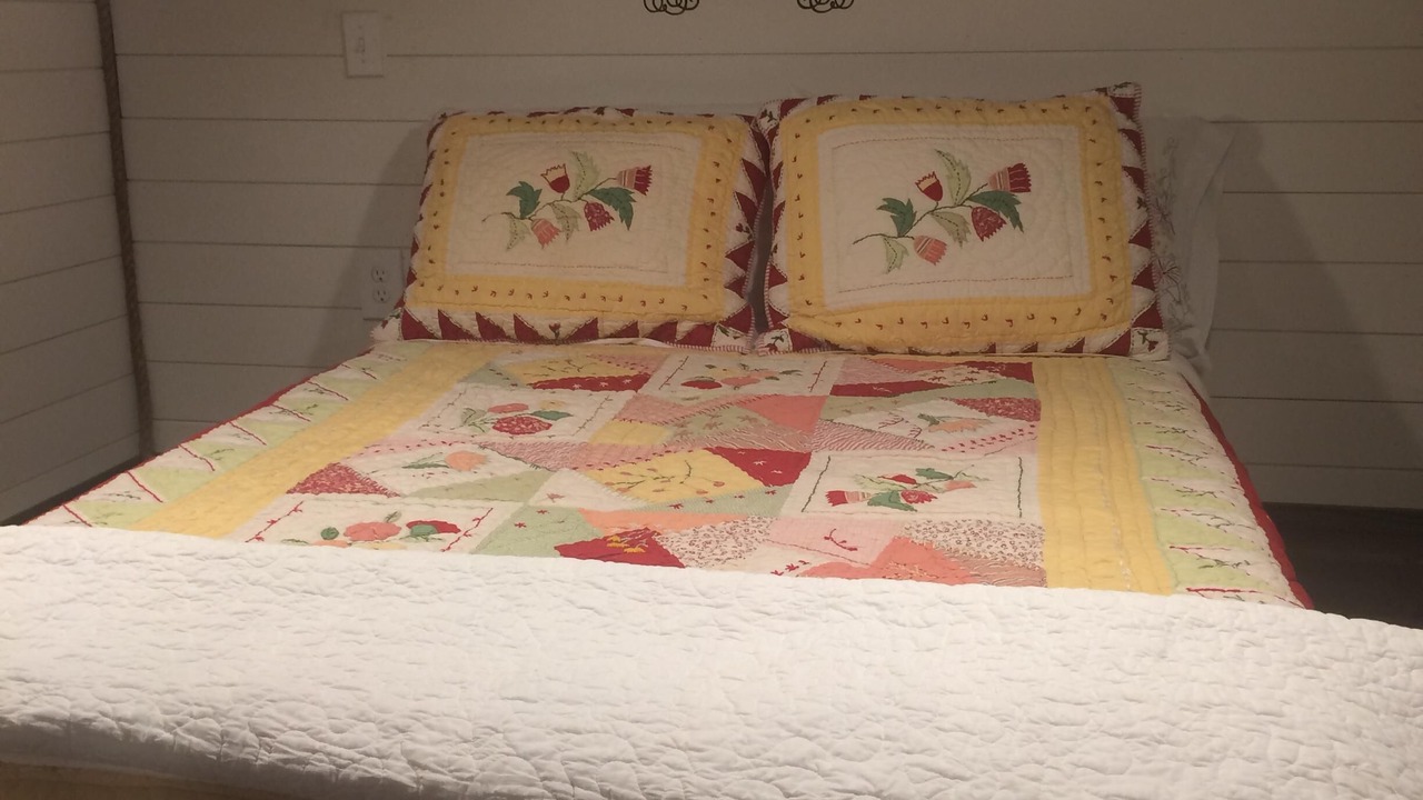 Photo of Bedroom in Deweyville
