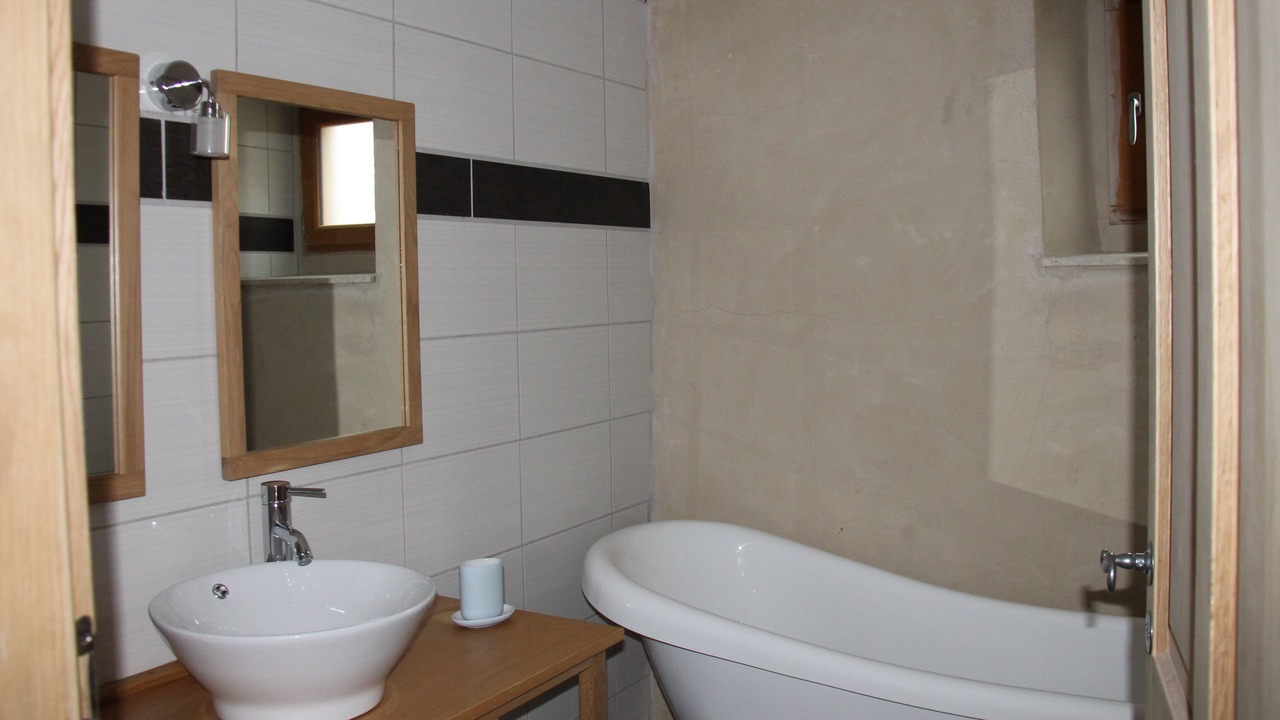 Photo of Bathroom in Villeneuve d'Aveyron