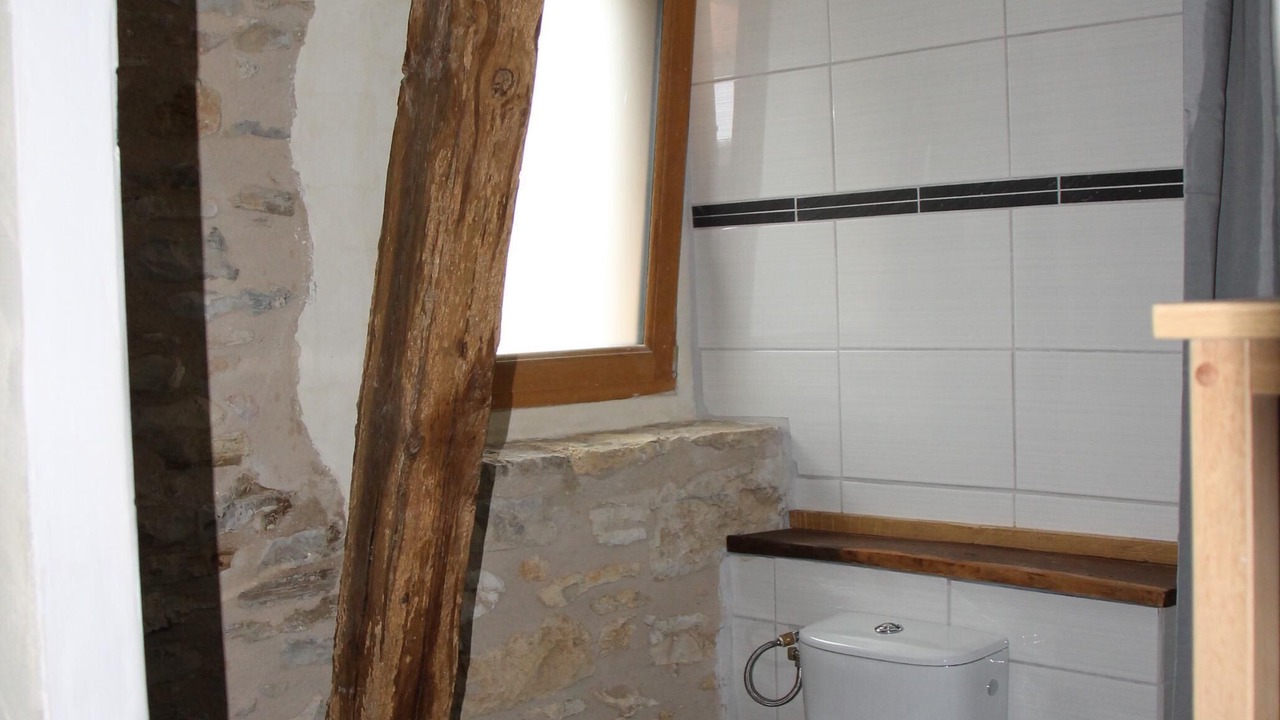Photo of Bathroom in Villeneuve d'Aveyron