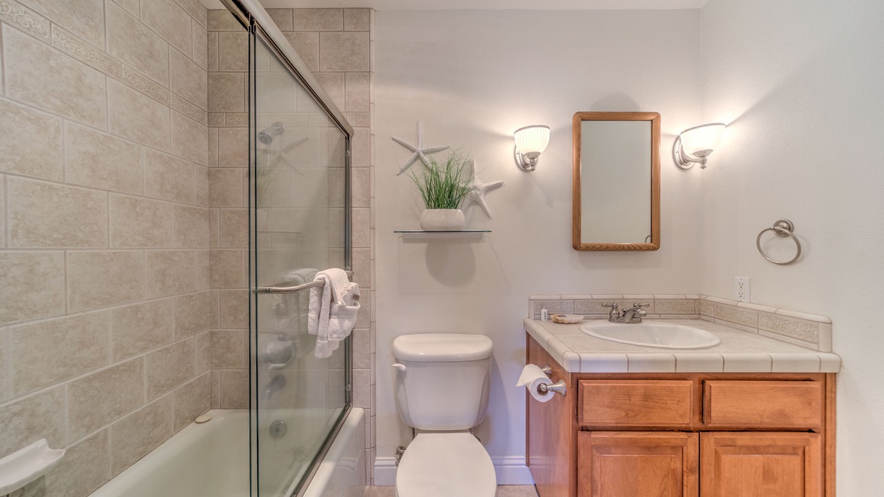 Photo of Bathroom in Lincoln Beach