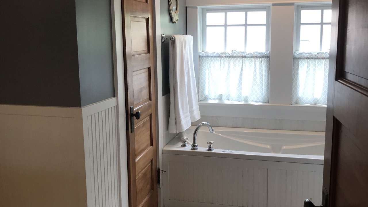 Photo of Bathroom in Mapleton Hill