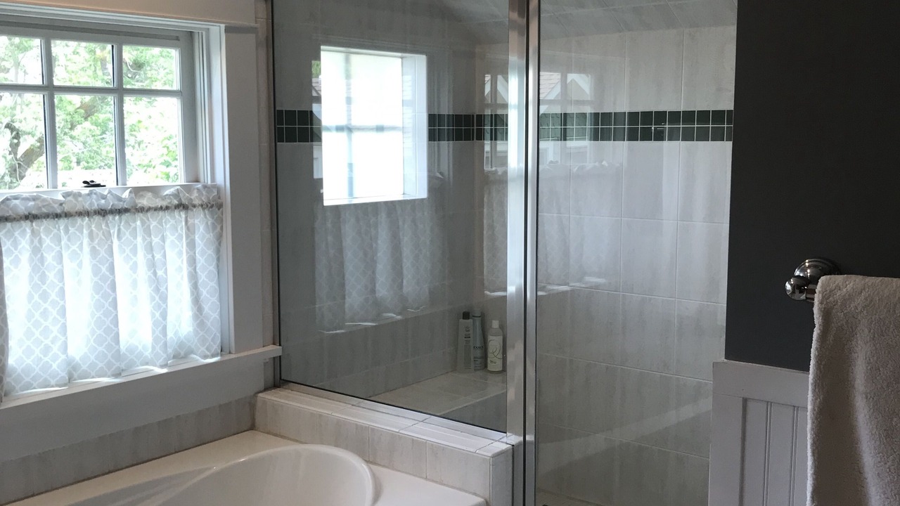 Photo of Bathroom in Mapleton Hill