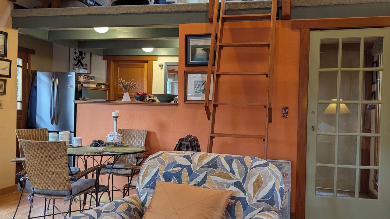 Photo of Livingroom in Siskiyou-Hargadine Historic District