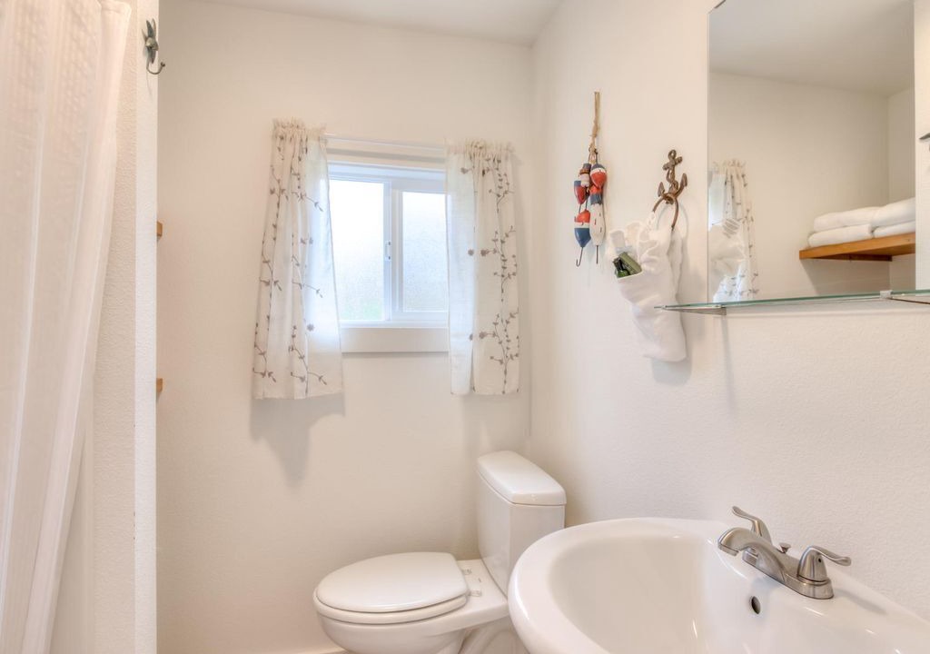 Photo of Bathroom in Depoe Bay