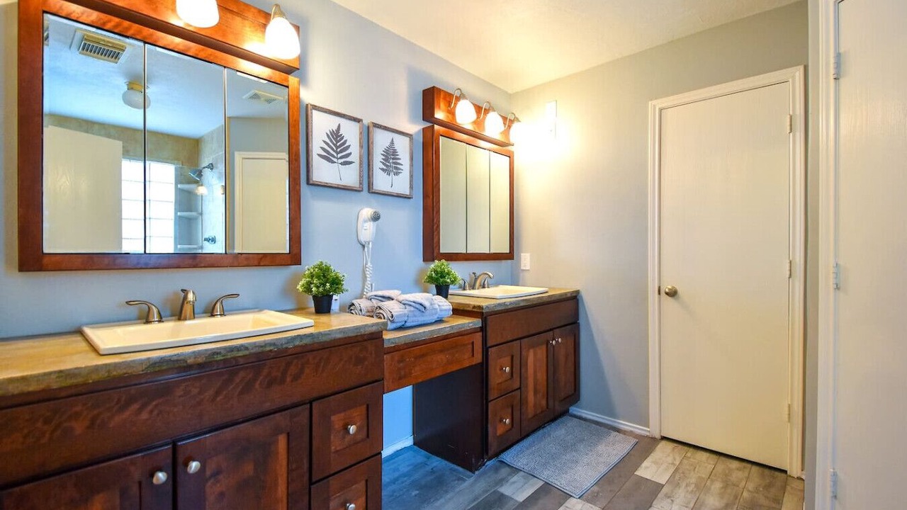 Photo of Bathroom in FM 1960