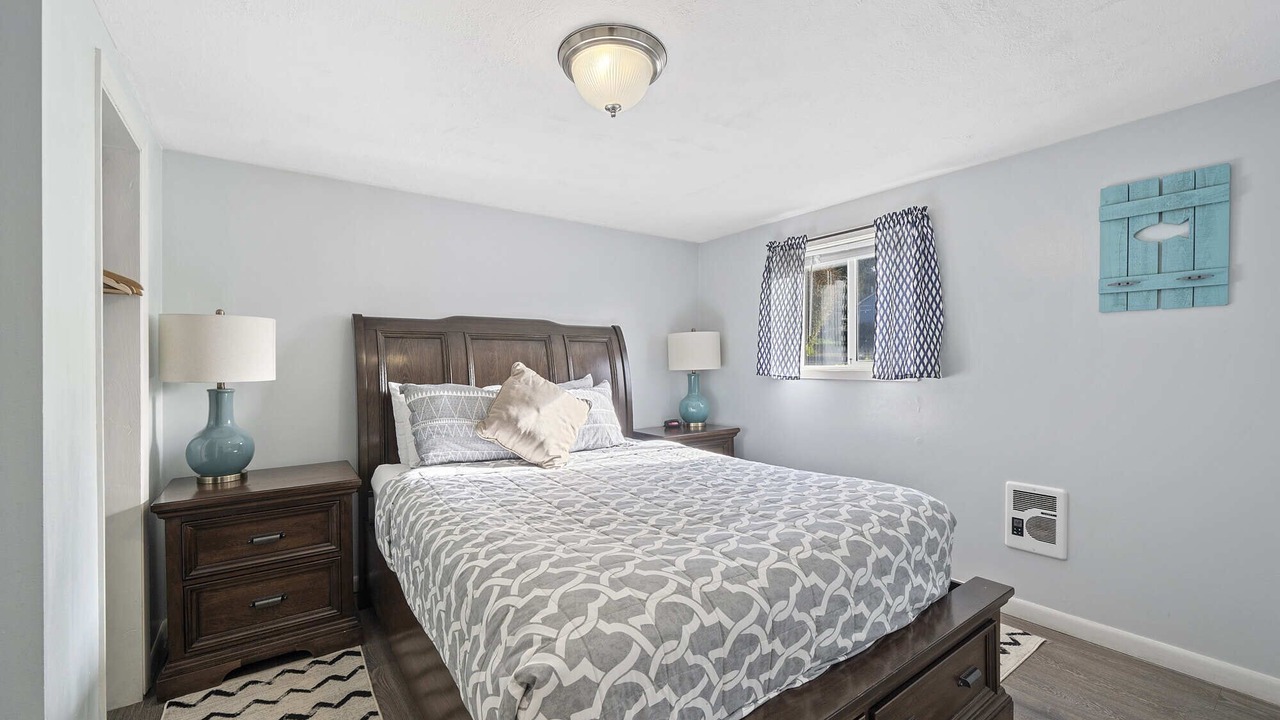 Photo of Bedroom in Netarts