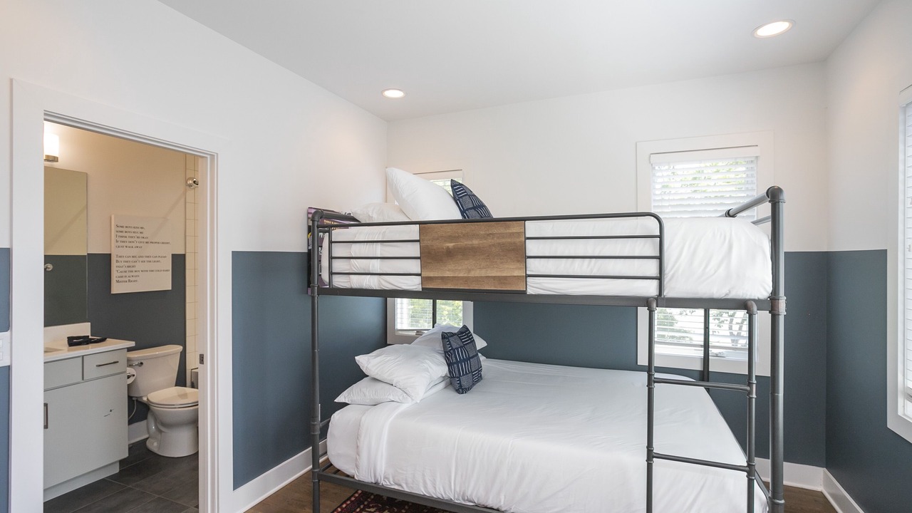 Photo of Bedroom in Hadley - Washington