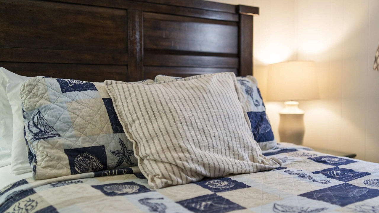 Photo of Bedroom in Netarts