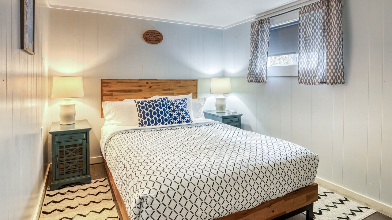 Photo of Bedroom in Netarts