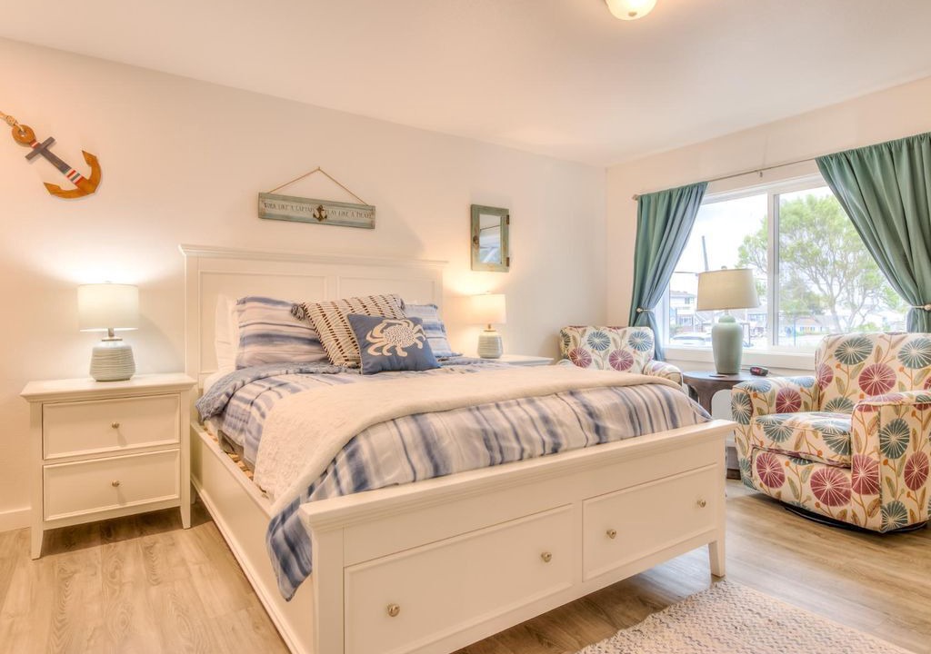 Photo of Bedroom in Depoe Bay