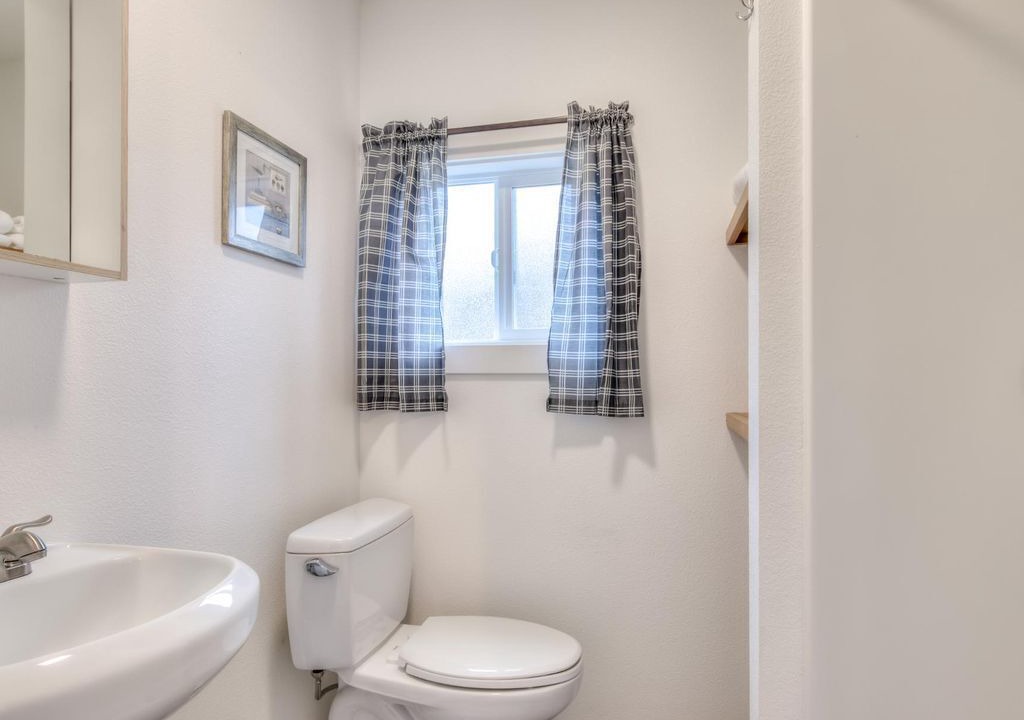 Photo of Bathroom in Depoe Bay