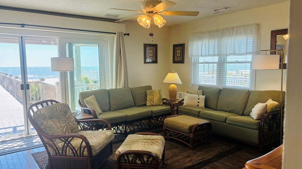 Photo of Livingroom in Holden Beach