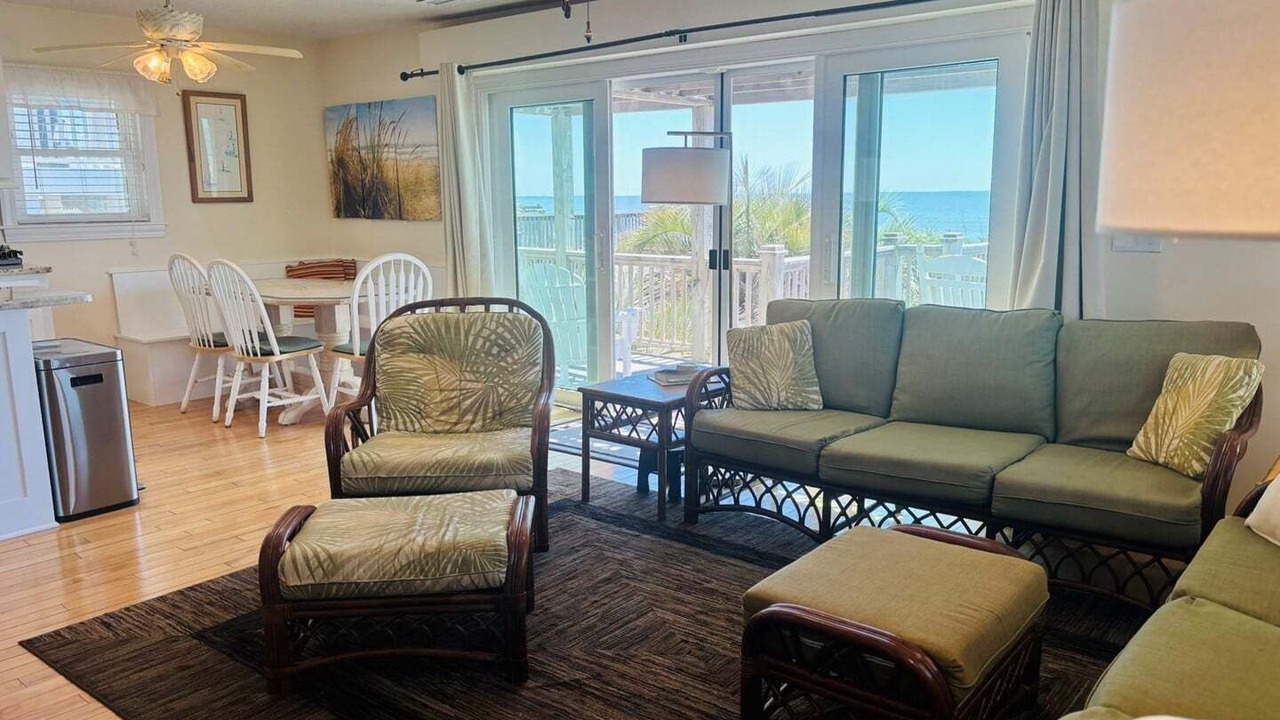 Photo of Livingroom in Holden Beach