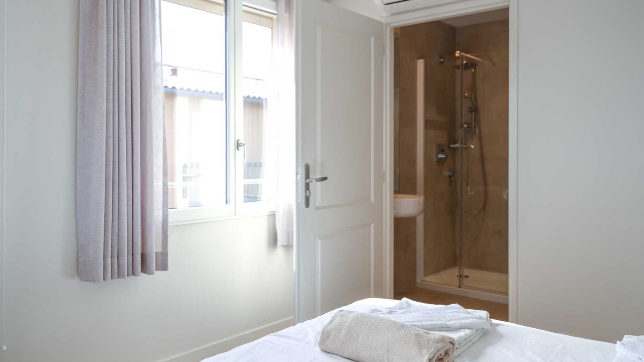 Photo of Bathroom in Castelnau-de-Montmiral