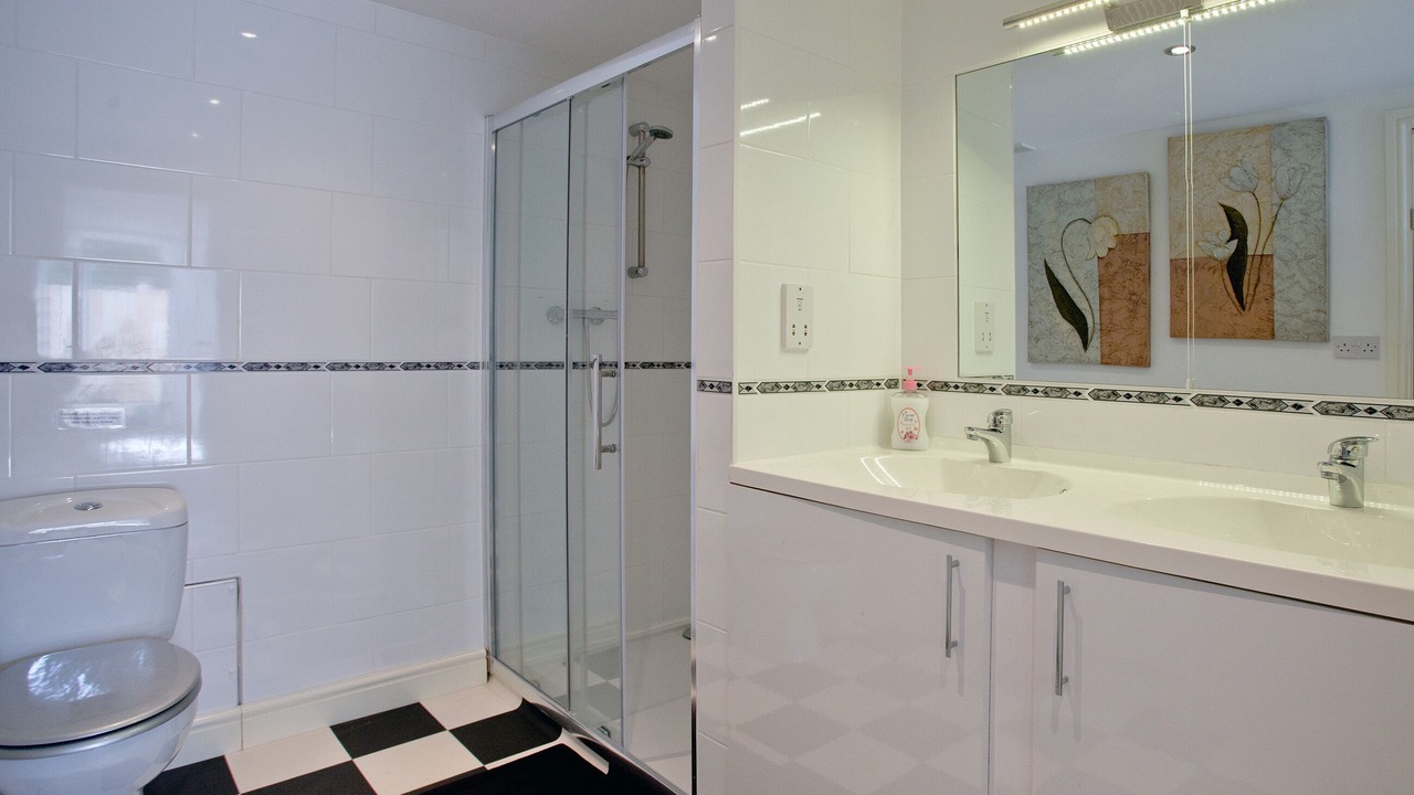 Photo of Bathroom in Torquay City Centre