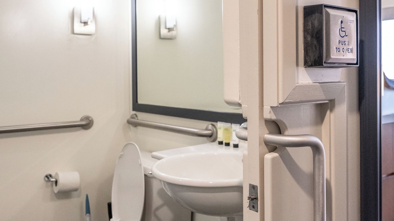 Photo of Bathroom in Ala Moana