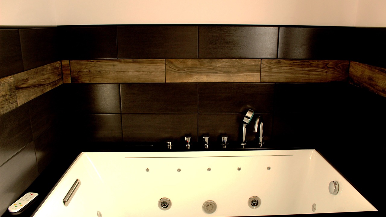 Photo of Bathroom in Lens