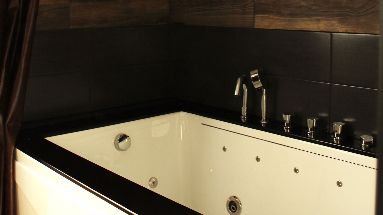 Photo of Bathroom in Lens