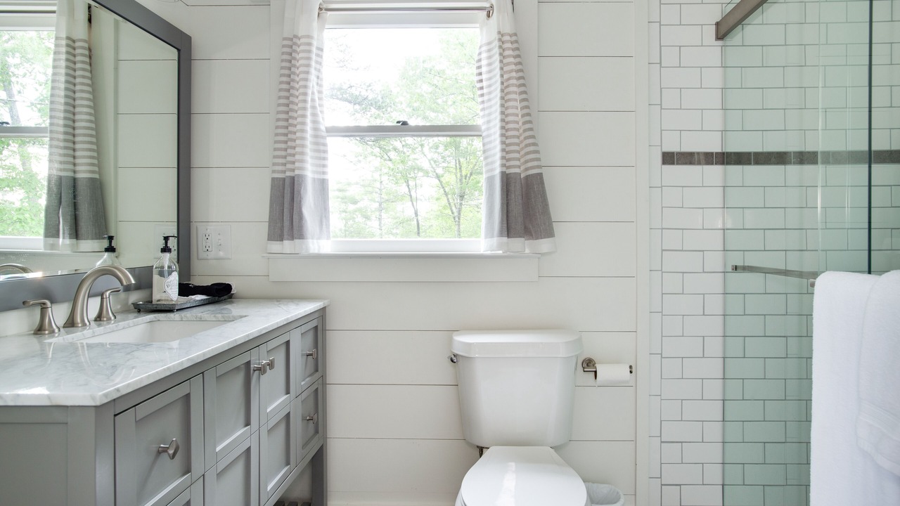Photo of Bathroom in Lakemont
