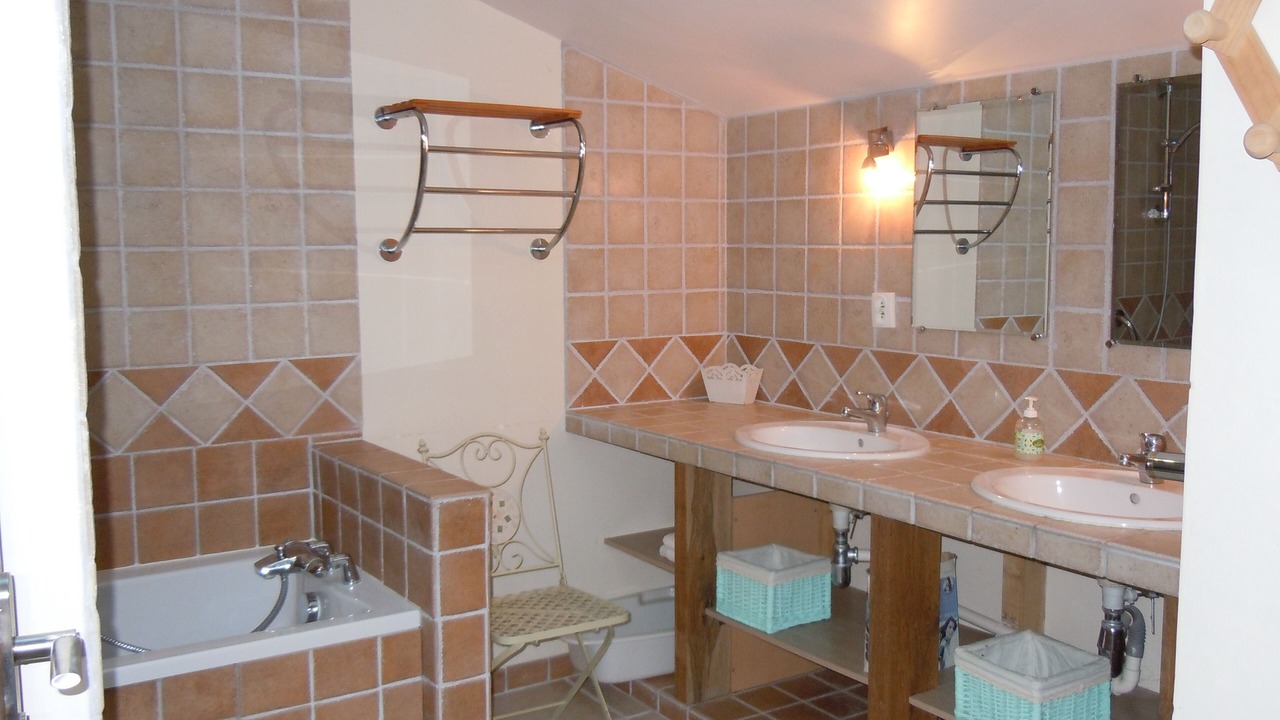 Photo of Bathroom in Merry-Sec