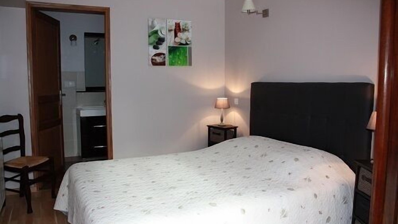 Photo of Bedroom in Merry-Sec