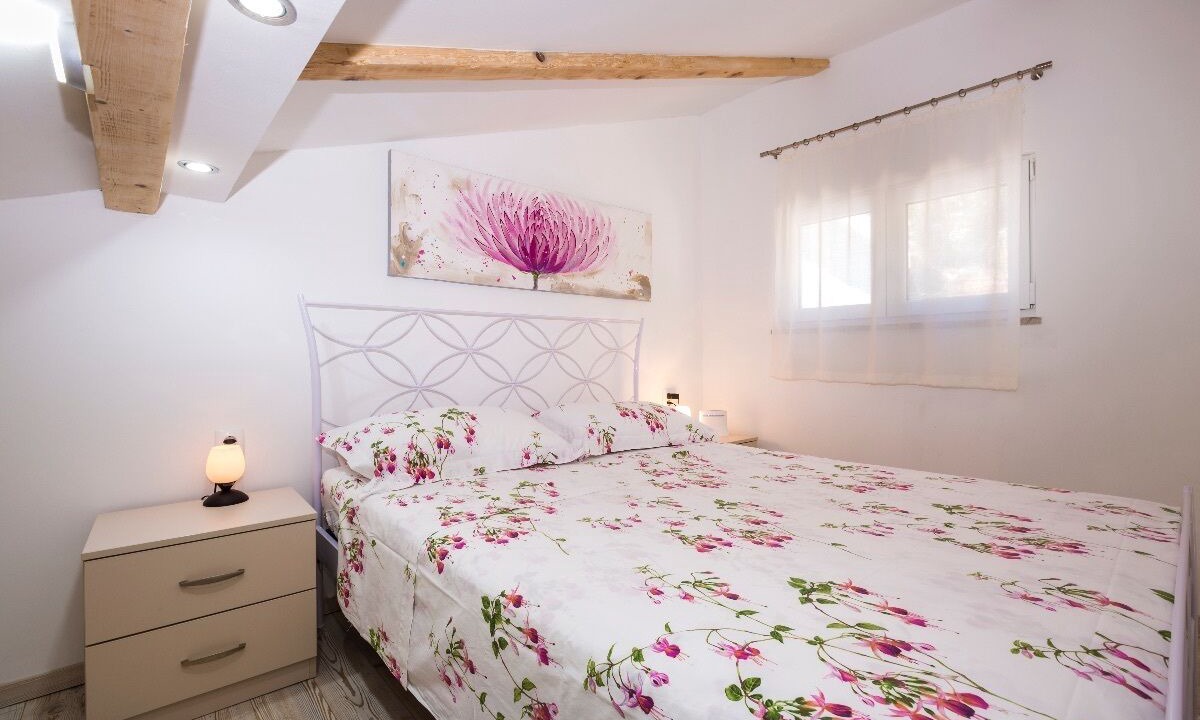 Photo of Bedroom in Cove Murtar